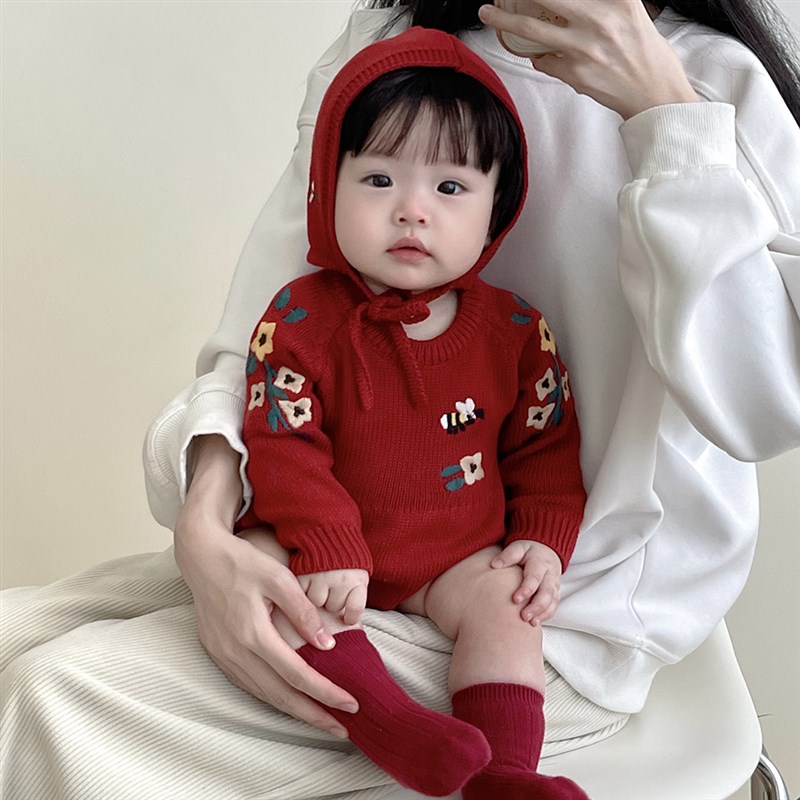 婴儿针织包屁衣女宝宝公主连体衣绣花毛衣哈衣百天周岁礼服春秋装