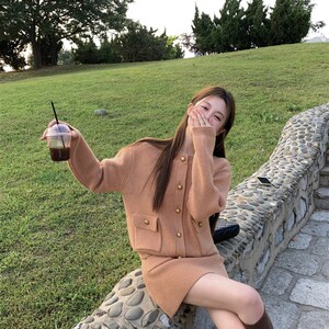 萌萌Ja私立校花 奶橘色针织毛衣女慵懒开衫显瘦遮跨a字半裙套装