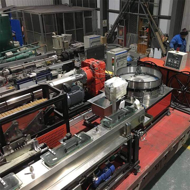 80型内镶贴片式滴灌带挤出生产线高效稳定节水型滴灌管自动化