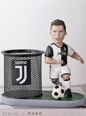 创意足球星梅西C罗摆件男孩学生礼品金属网格笔筒桌面摆件卡通