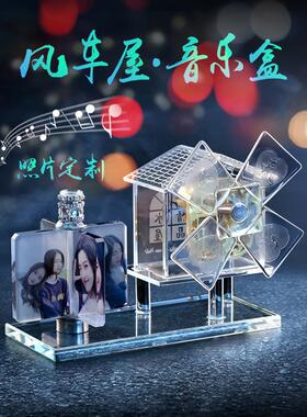 洗照片做成相框摆台精致婚纱照桌面摆件ins风diy定制水晶旋转音乐