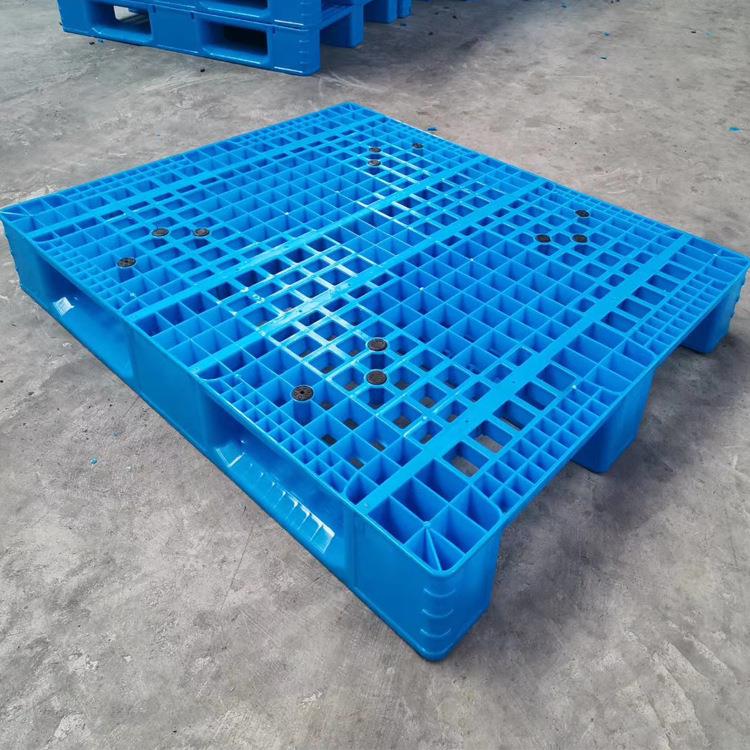 太仓塑胶托盘川字型网格面板四面进叉可加钢管上货架塑料托盘