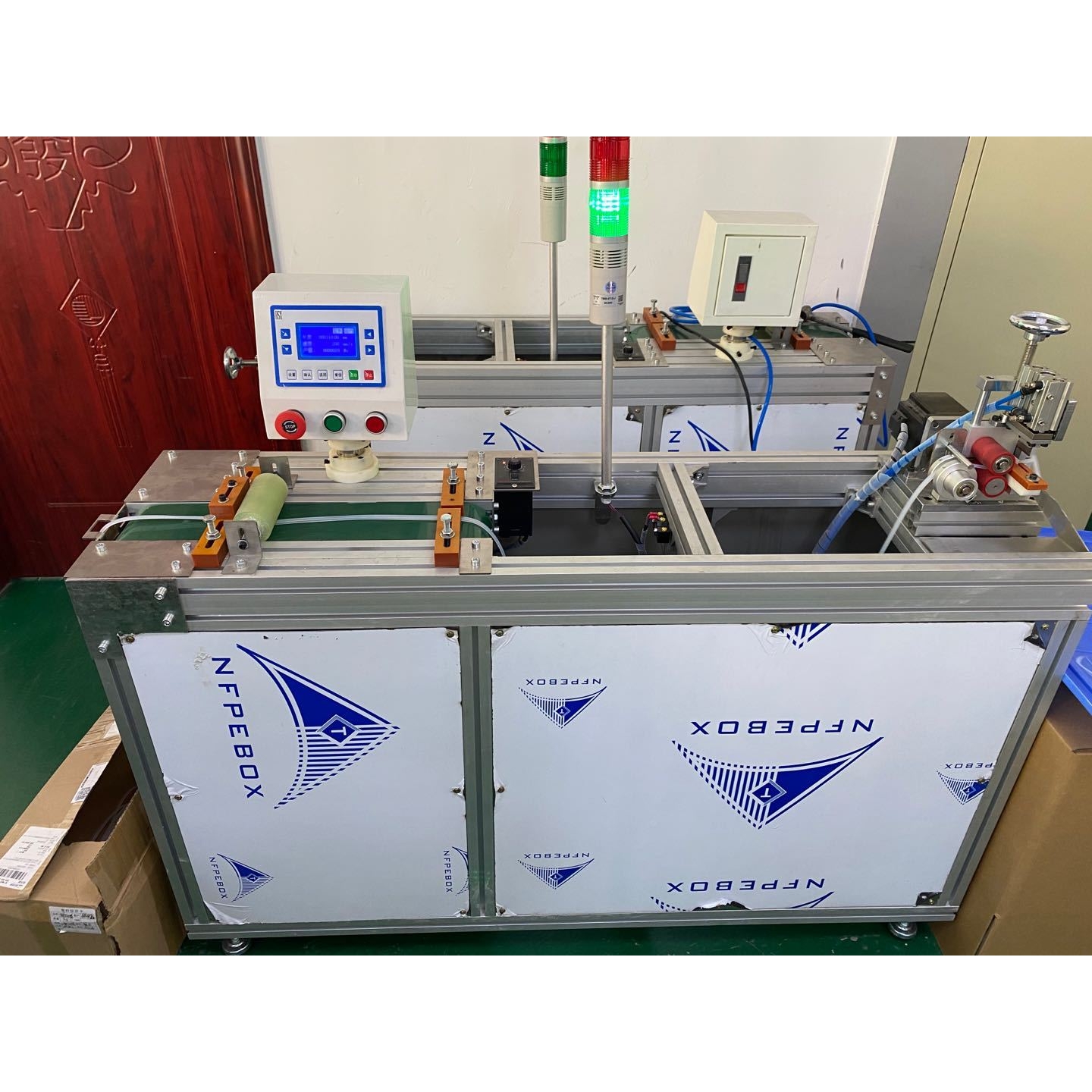 全自动硅胶吸管直角斜角切管机洗发液出液PE管裁管机旋转裁切机