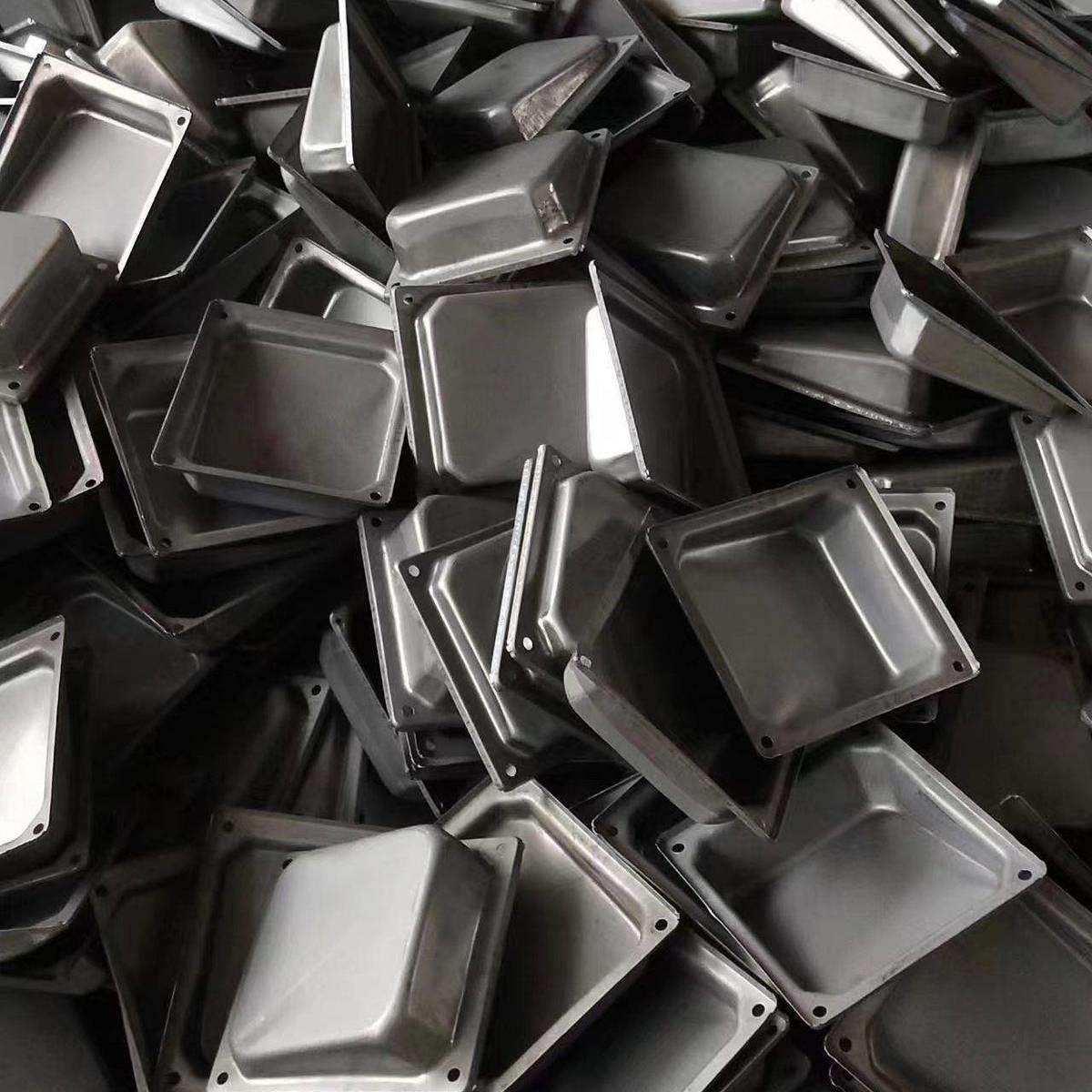 Y系列Y2电机接线盒上盖子YE3铁皮盒接线柱保护盖板三相电动机配件