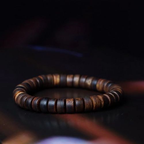 沉香手串 柬埔寨金丝奇楠片片珠花香蜜香带香味文玩手串车挂货源