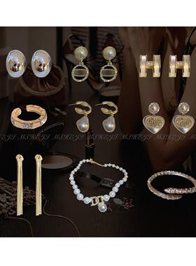 样板间衣帽间首饰项链耳环戒指衣柜陈列梳妆台软装家居装饰品摆件