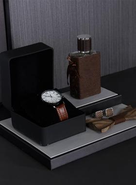 展厅绅士男手表香水陈列摆件缎面小托盘样板间意式衣帽间衣柜软装