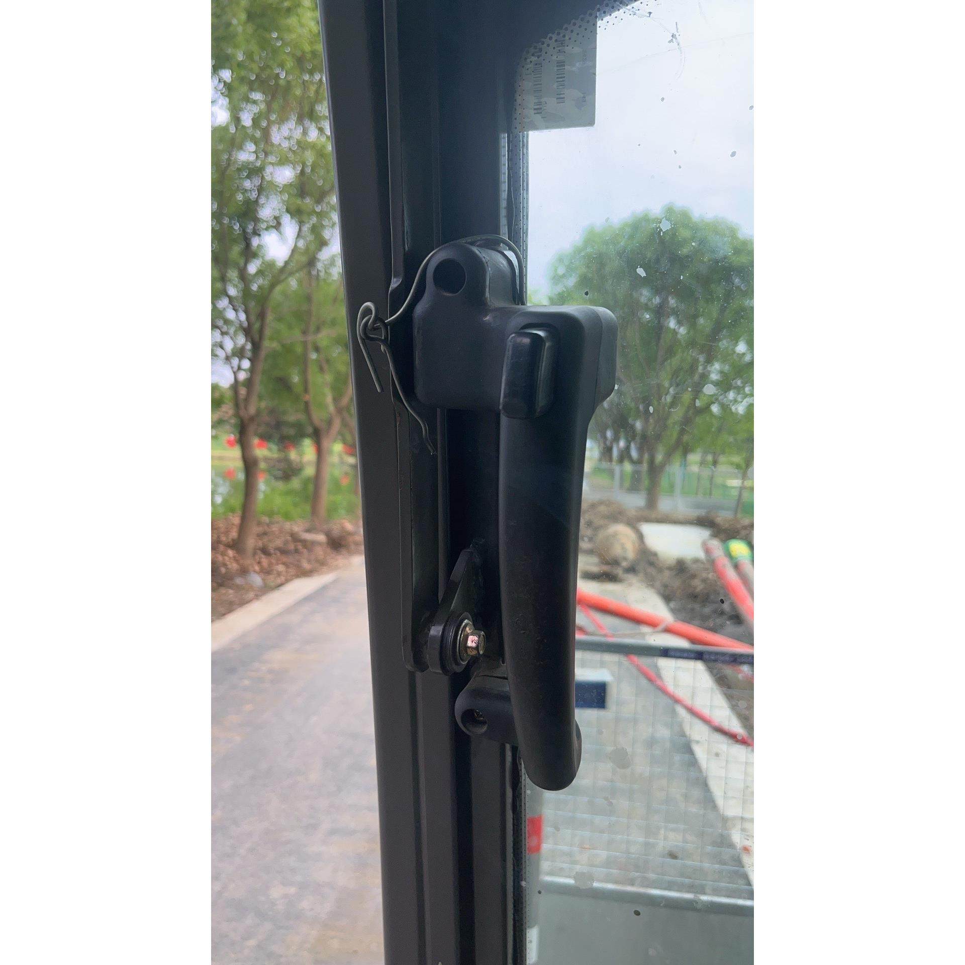 山东临工国四挖掘机55H 60H 75H推拉窗把手 前挡风玻璃锁 前窗锁