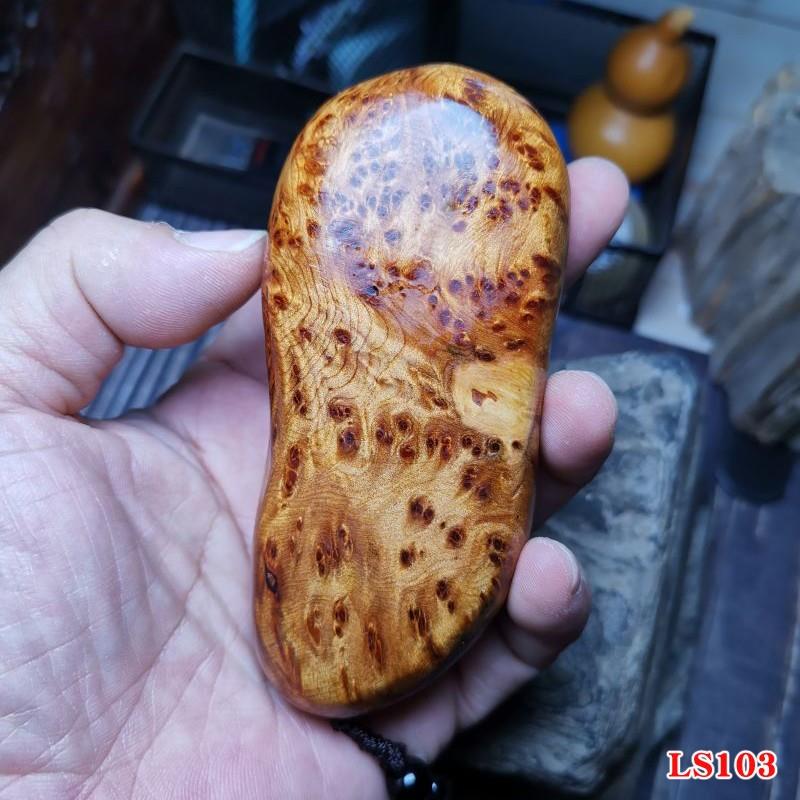 凉山陈化崖柏满瘤疤火焰纹雀眼女士手把件原木文玩女生木雕木把玩