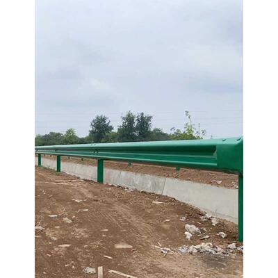 路波护栏热浸镀锌波纹栏杆国家标准二波三波梁钢农村山路防撞护栏
