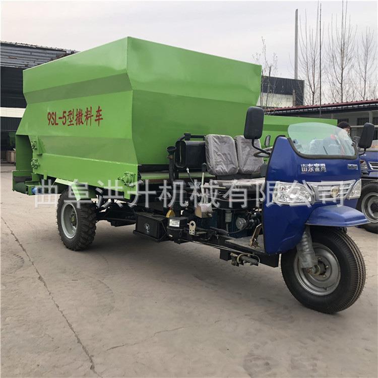 养殖设备撒料车加厚刮板饲料投料车皮带出料柴油喂料车