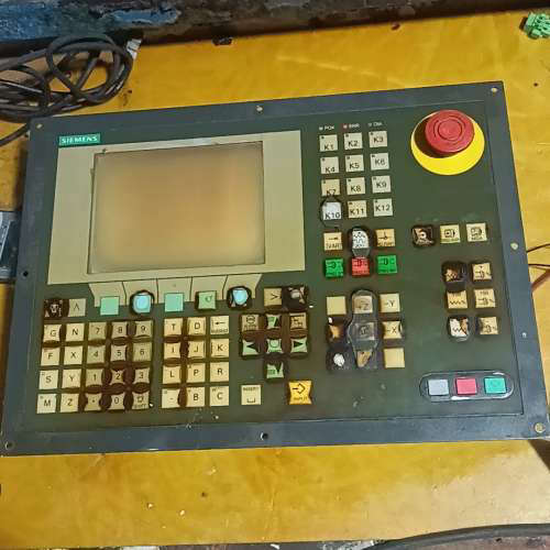 西门子802S系统，上电显示不清，当配件出，240元议价