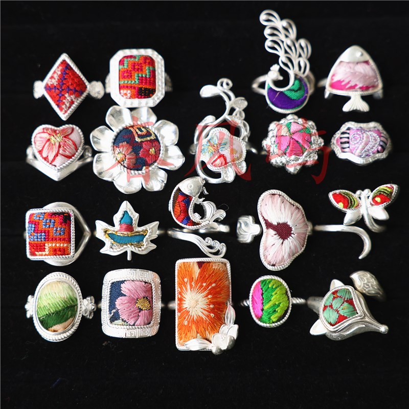 春风屿民族风手工刺绣老绣戒指简约百搭G银白色苗银镀银开口指环1