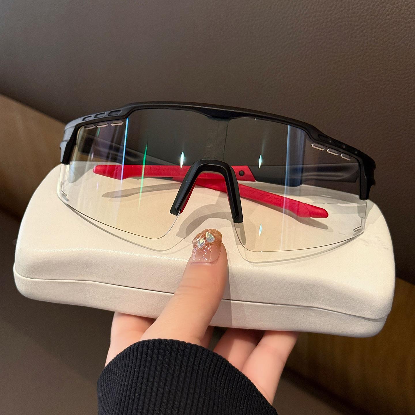 2025年护目镜骑行防风变色太阳眼镜爬山抗UV户外运动太阳眼镜男潮