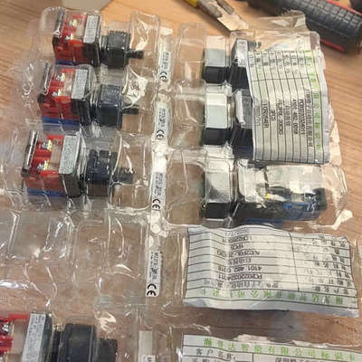 富士按钮AR22PR-211B AR22F0L-20E3G议价