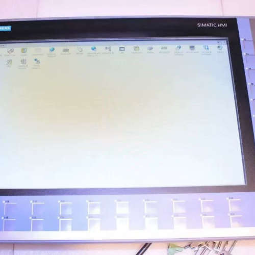 议价6AV2124-1QC02-0AX1触摸屏，实物图