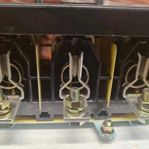 2台全新熔断器式刀开关隔离开关HR5-630/3，还有如图全议价