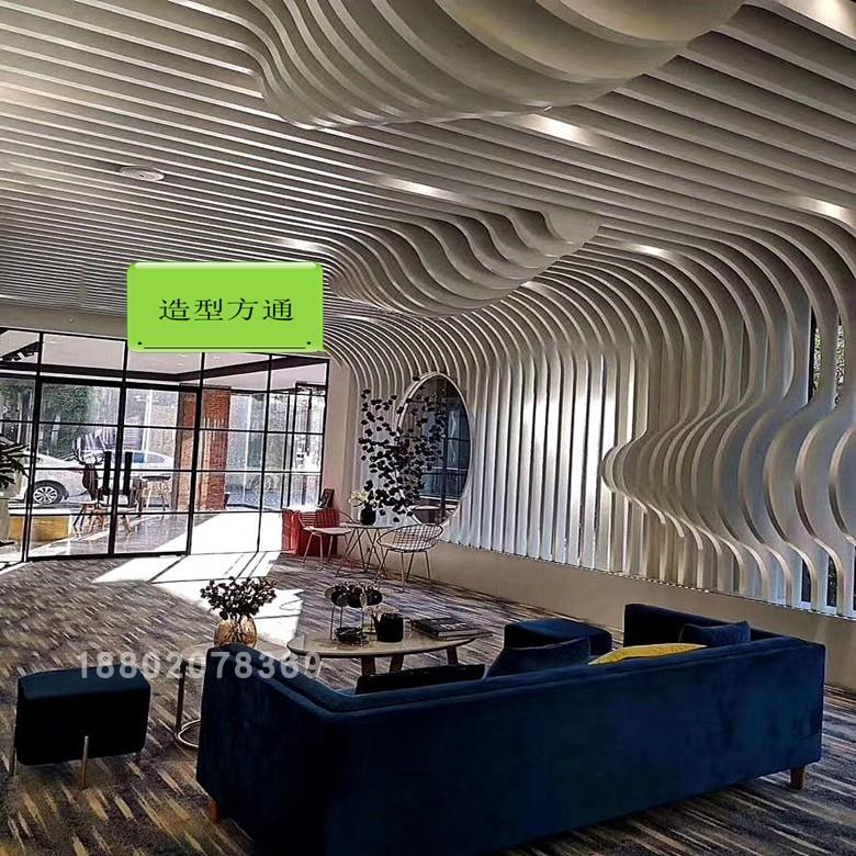 弧形造型铝方通吊顶白色铝天花槽烤漆铝型材方通木纹铝方通幕墙