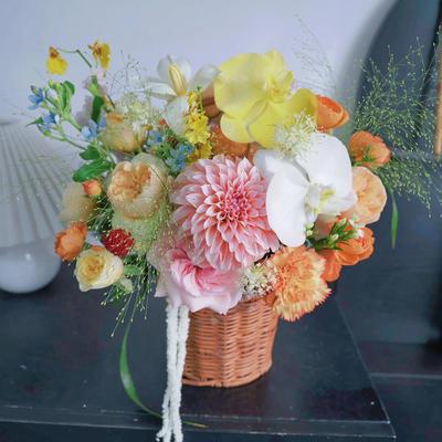 繁花阁手提花篮乔迁暖居稳居开业百合卡布奇诺郁金香母亲节鲜花