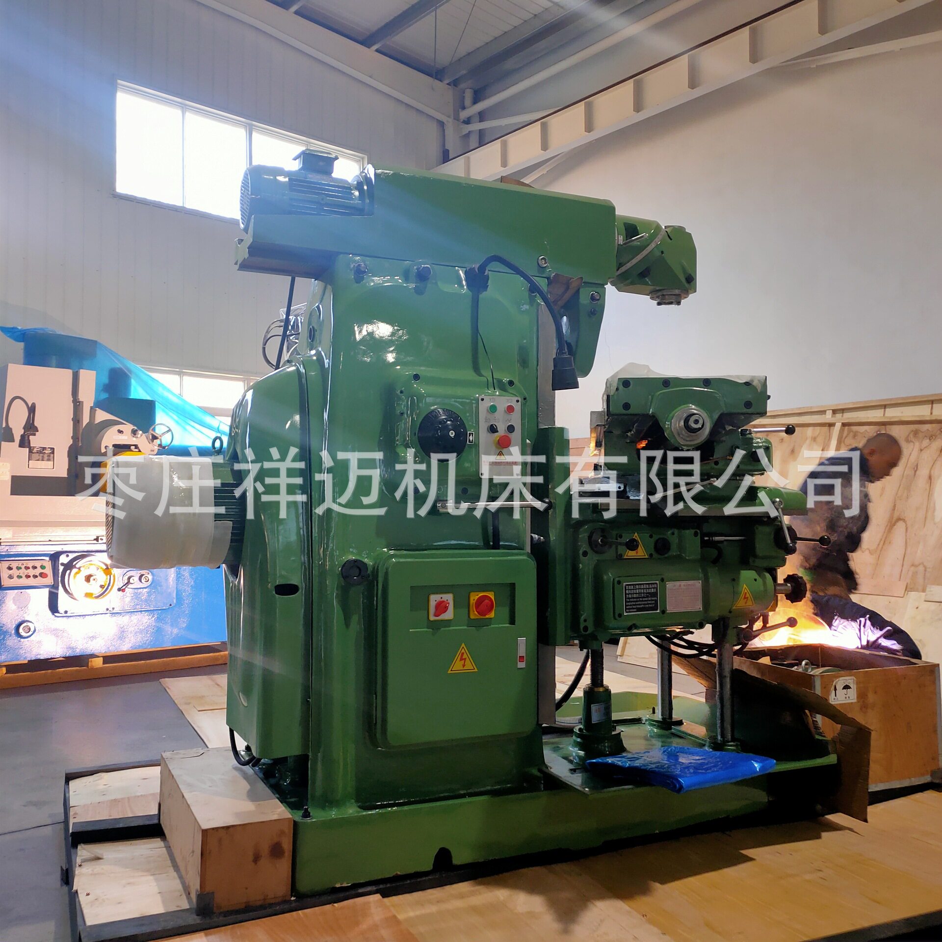 客户选配X6140万能铣床 加装两轴数显 象鼻头款 矩形淬火实体厂家