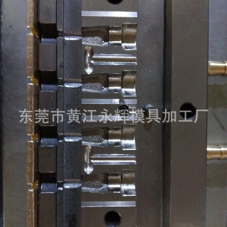 东莞模具厂专业制造线材连接线模具、插头模具、注塑模具