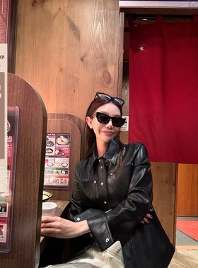 大瓶定制 不一样的嗲精feu 复古黑色皮衣女春秋正肩收腰短款外套