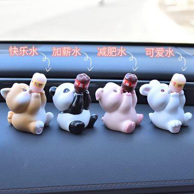 车载创意摆件汽车中控台卡通公仔装饰小猪熊猫网红车内装饰品男女