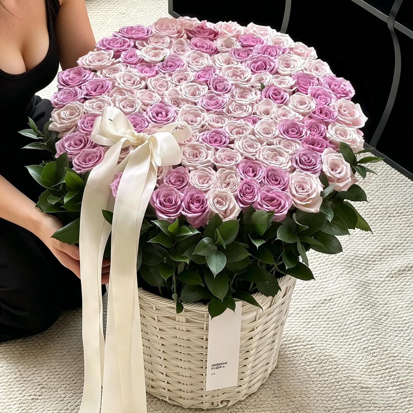 99朵玫瑰草编抱抱桶花束鲜花同城速递全国配送上海北京女友礼物