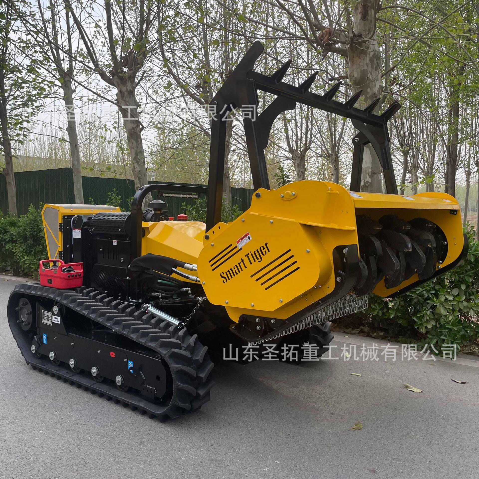 防火隔离带开辟车双履带柴油遥控粉碎直径1200MM隔离带开辟机器人