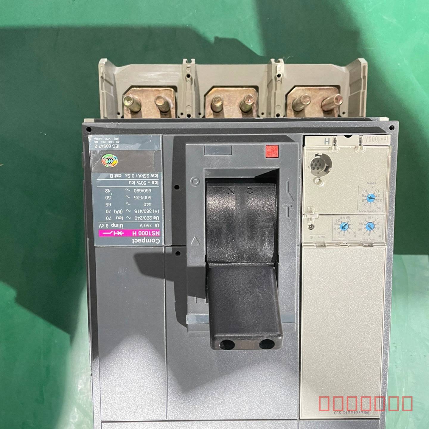 议价施耐德塑壳断路器1000A空气开关维修