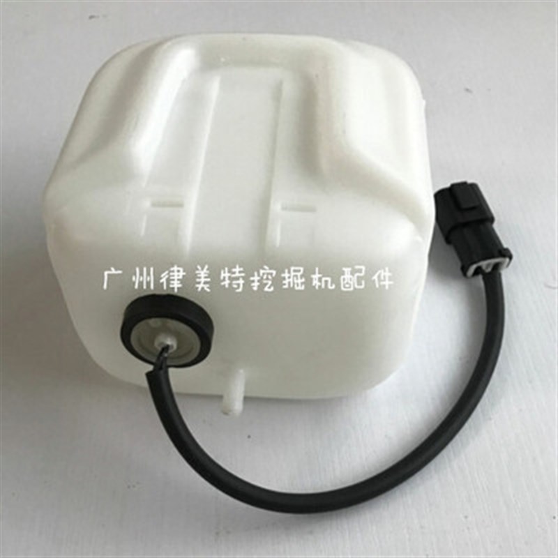 上新pc5d6储防冻液松副水壶7备用水I壶小水箱小配件水壶挖掘机