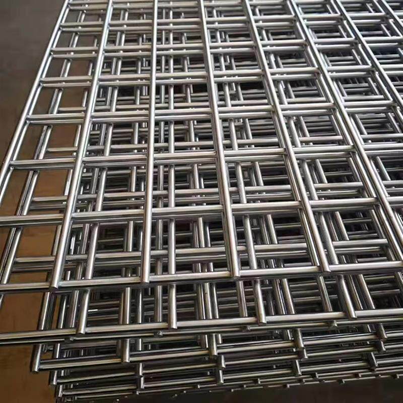 镀锌铁丝网片围栏小孔加粗铁网超硬围栏钢网格网建筑钢筋网片电焊