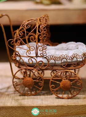 锈色手工铁艺婴儿车摆件微缩娃娃屋配件小推车花园杂货装饰创意