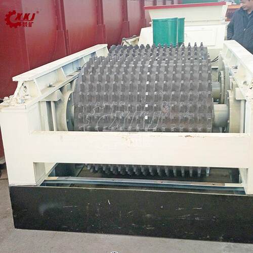 双4辊光辊破碎机小型辊破2PG2PG610*400X610型对式齿辊式破碎机