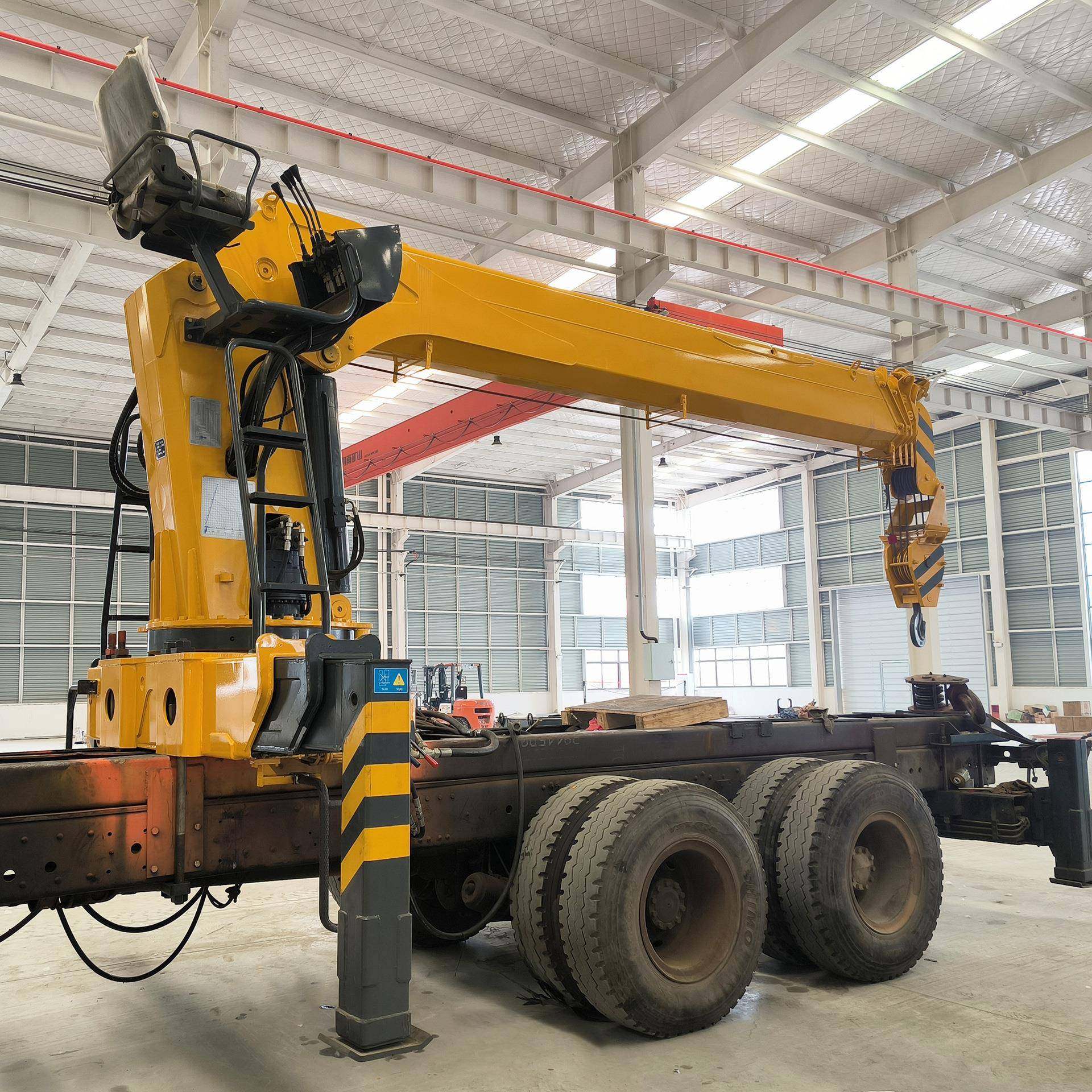 卓瑞大型卡车起重机14吨直臂随车吊供应商液压式直臂吊伸缩起重机