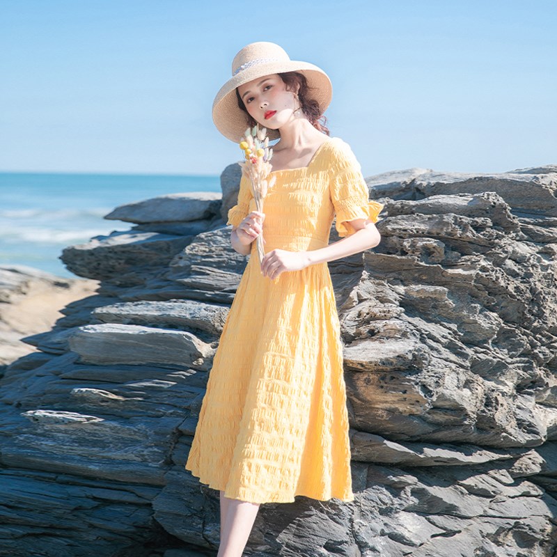 2024夏季新款女流行减龄裙子收腰遮胯显瘦气质茶歇法式复古连衣裙