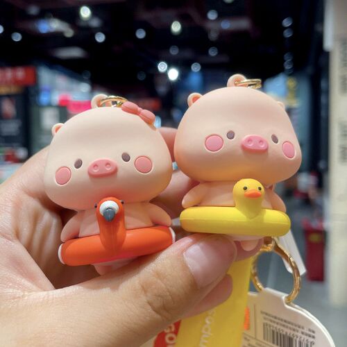 创意PVC可爱卡通钥匙扣公仔 义乌皮绳赠送小猪游泳圈钥匙挂件公仔