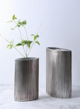 现代轻奢侘寂风树脂竖纹锤纹花器花瓶工艺品摆件家居酒店软装饰品