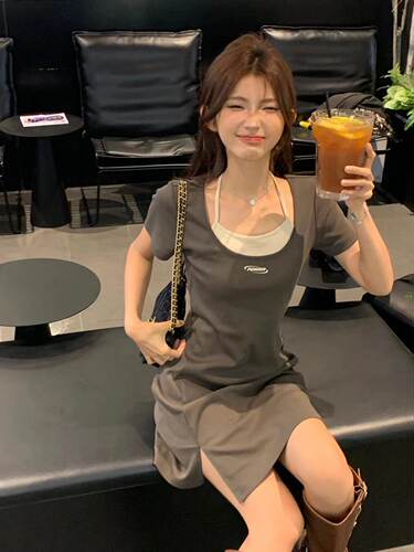 字母假两件裙子短袖连衣裙