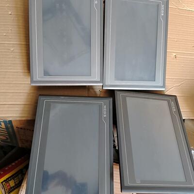 TPC1061Ti 昆仑通确摸屏有4个 正常拆机件 成色