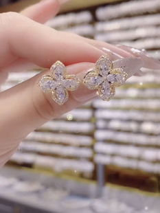 时来运转四叶花旋转耳钉2023新款抖音网红爆款高级感s925银针耳坠