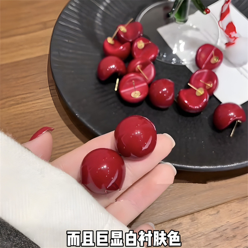 姿茉日韩铜合金女不过敏耳钉红色