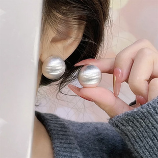 2023年新款 耳环女 银白色拉丝馒头耳钉s925银针气质名媛高级感爆款