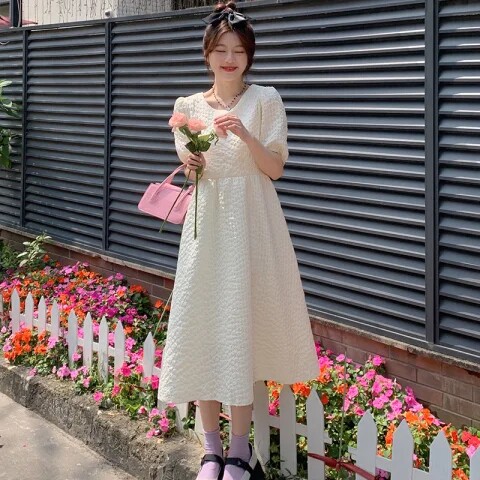 2025新款初恋云朵裙女夏季温柔风奶油白法式褶皱连衣裙