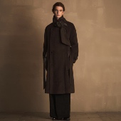 都铎玫瑰 TAM TUAS 羊毛混纺双面呢围巾领玫瑰胸花腰带廓形大衣