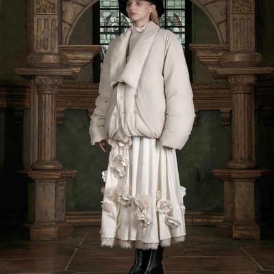 TAM TUAS 凛冬 丝绒围巾领白鸭绒短羽绒服《伊索尔的旧梦》