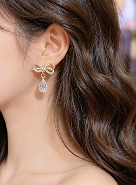 金色蝴蝶结耳环女2026新款独特好看水滴钻耳钉甜美气质百搭耳饰