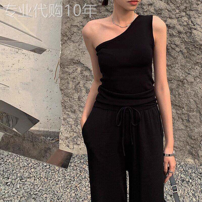 黑色斜肩小吊带背心女秋季薄款设计感辣妹外穿露锁骨修身短款上衣