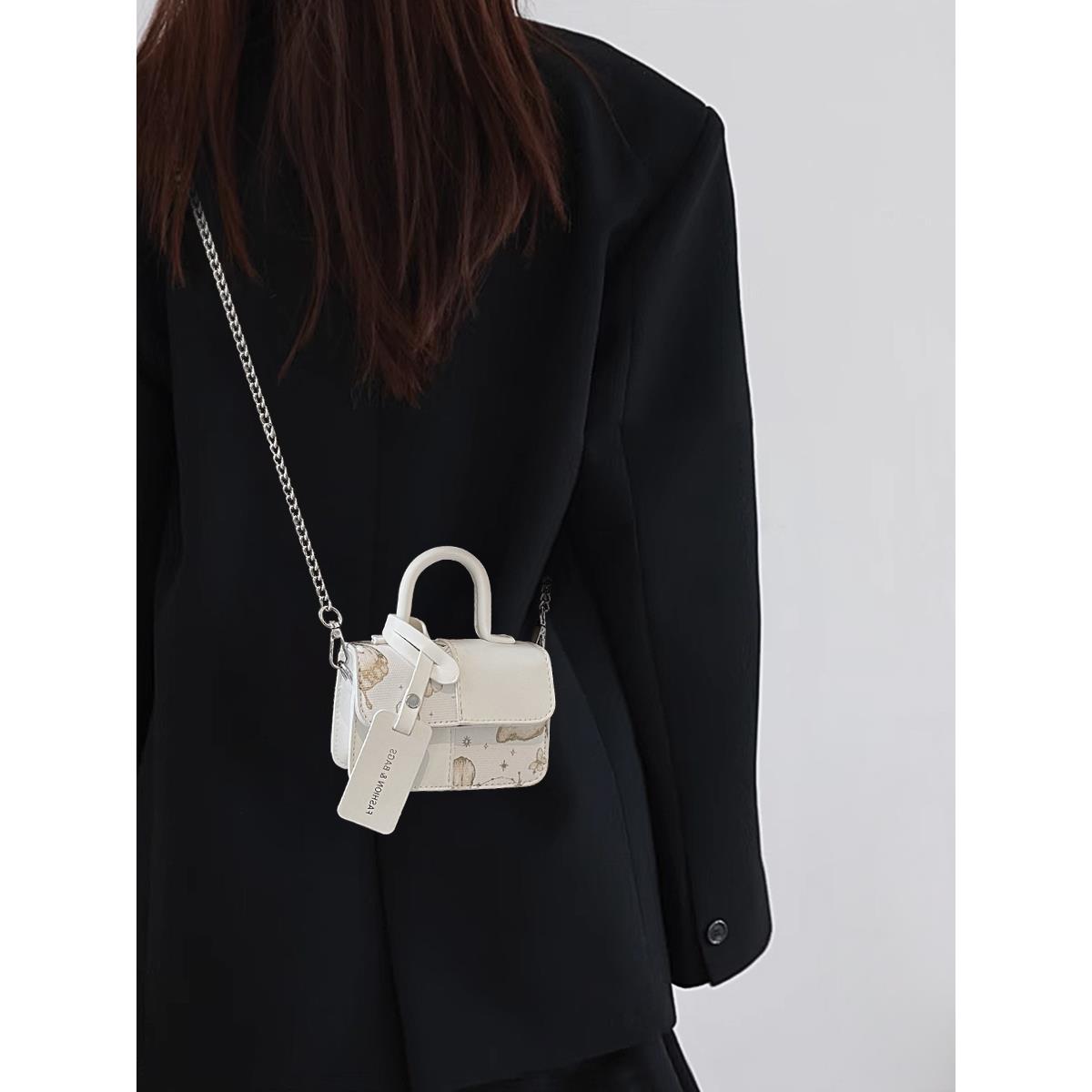 白色超火精致迷你小包包女2024新款夏天轻奢小众高级感链条斜挎包