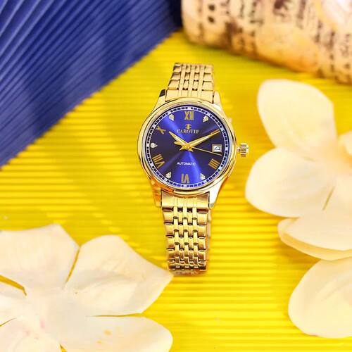 A women's yellow and blue steel strap business-style